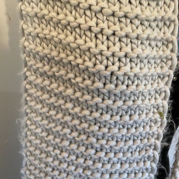 Womens Knitted Gray Winter Fringed Scarf One Size - Picture 4 of 4